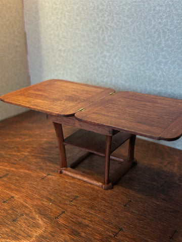 Danish extending table