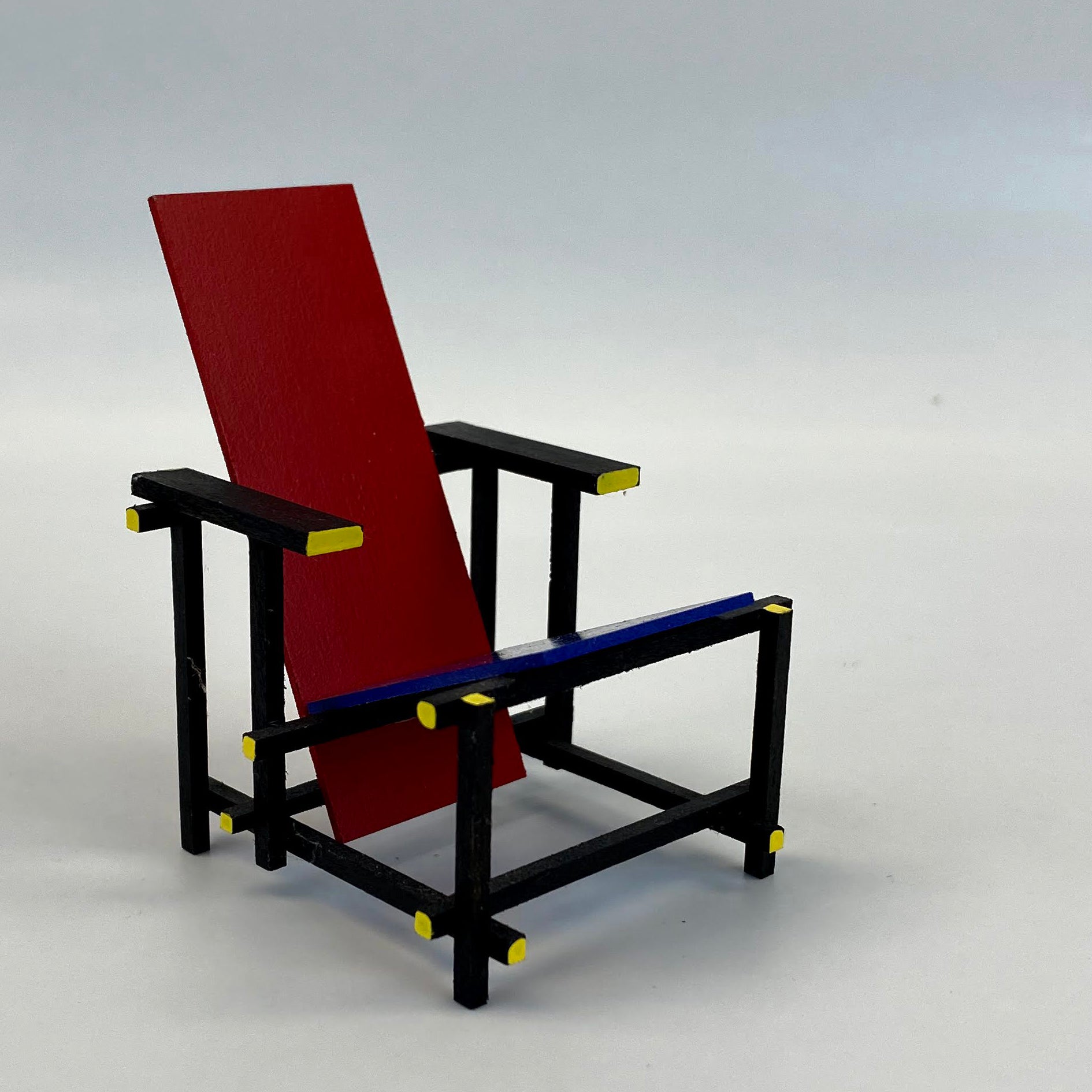 Rietveld's Red Blue Chair – Keenderson Miniatures
